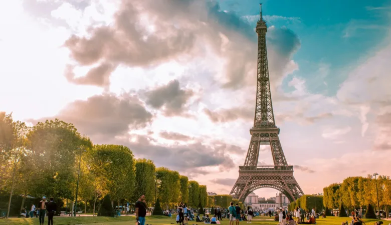 Unveil the fascinating secret of the Eiffel Tower – it actually gets taller in hot weather! Explore the science behind this phenomenon and learn how temperature affects the iconic landmark.